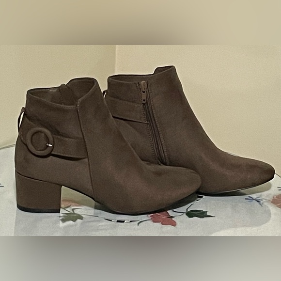 NYC Couture Brown Suede Ankle Boots Size 8 - Picture 7 of 8
